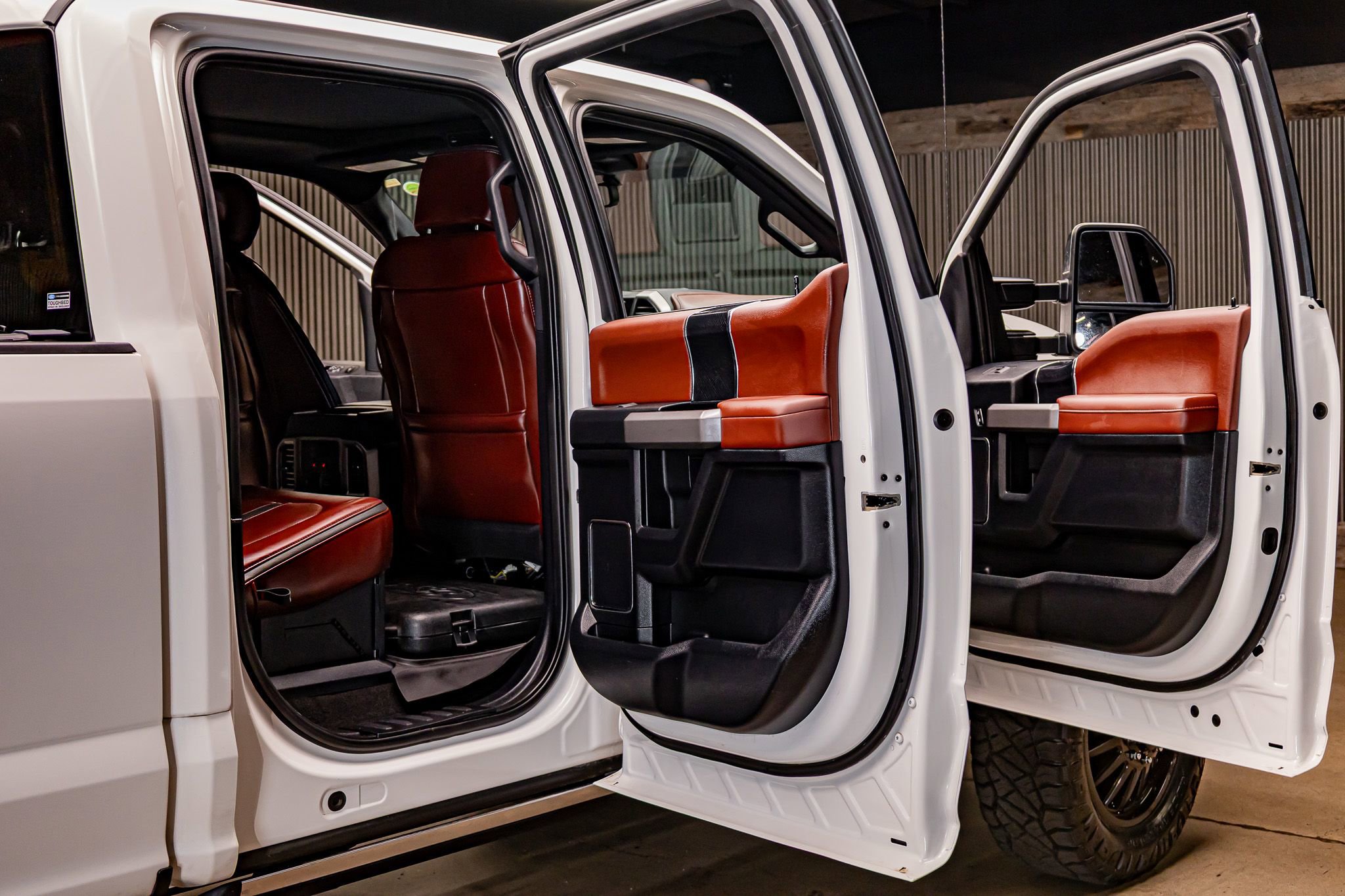 Used 2020 Ford F450 Platinum w/ FX4 Off-Road Package image 31