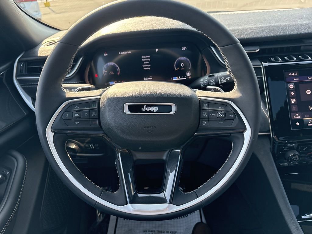 Used 2023 Jeep Grand Cherokee Altitude image 10