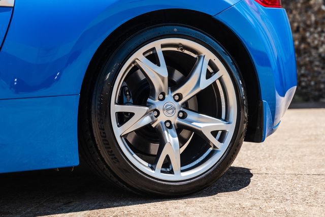 Used 2010 Nissan 370Z Touring w/ Sport Pkg RWD image 41