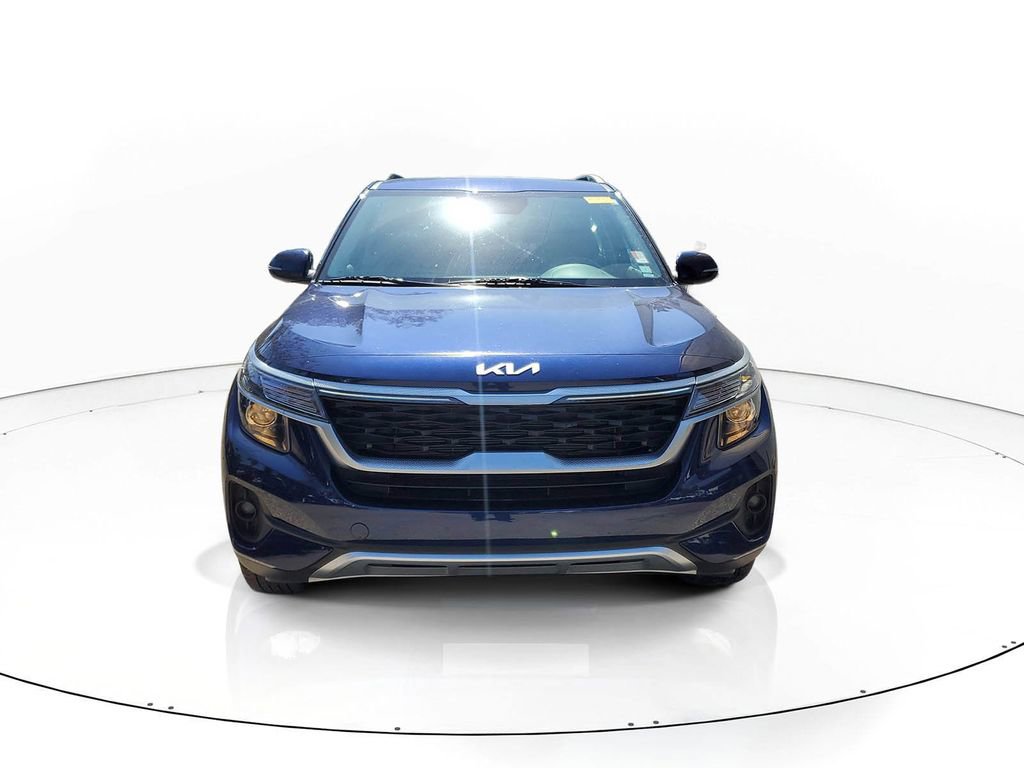 Certified 2023 Kia Seltos EX image 2