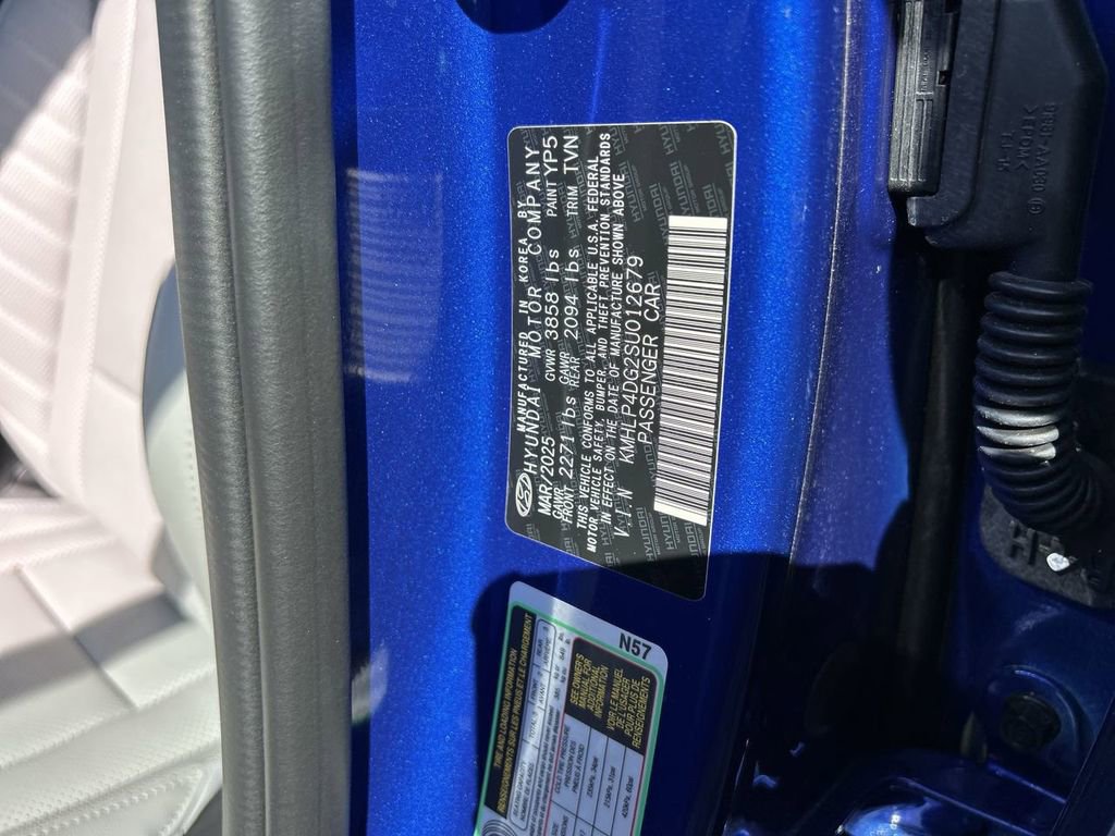 New 2025 Hyundai Elantra Limited image 33