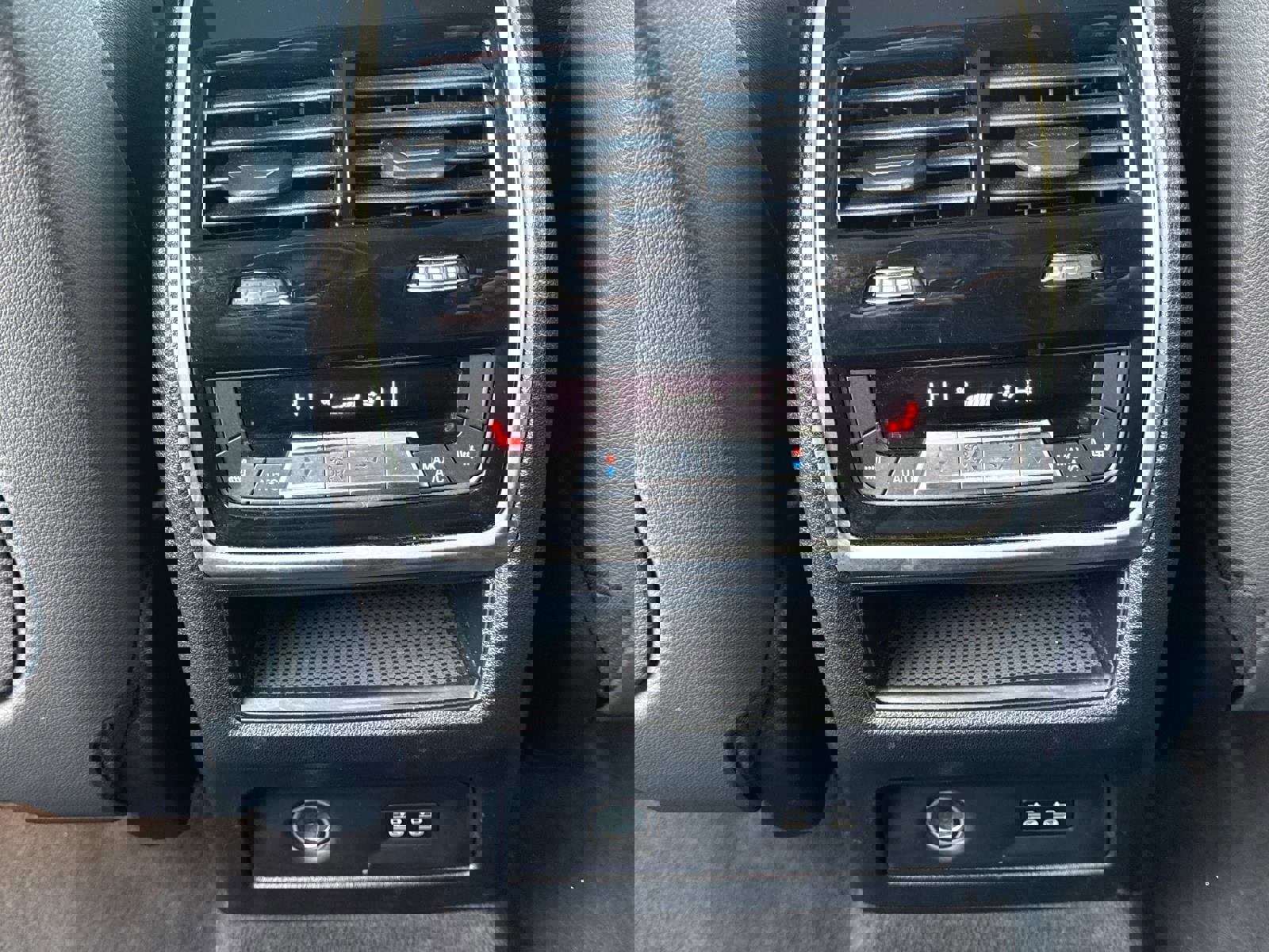 Used 2021 BMW X7 xDrive40i w/ Cold Weather Package image 16