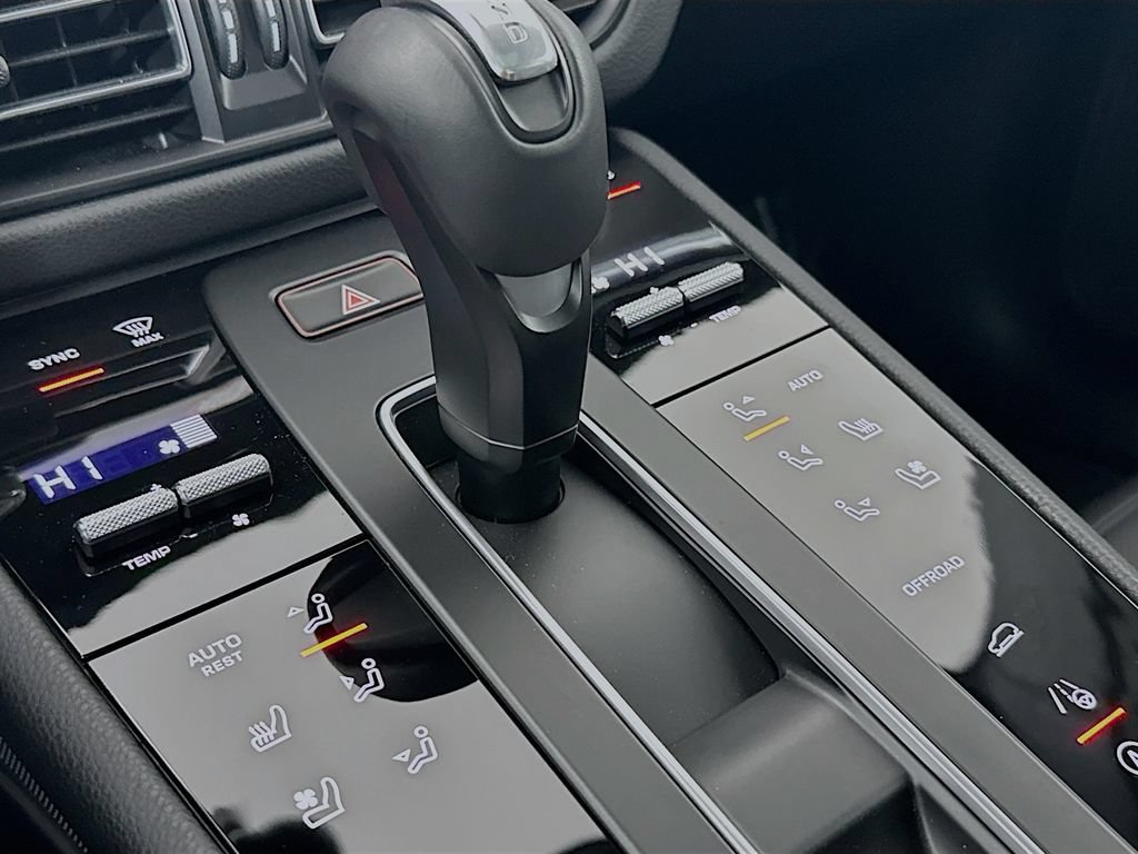 New 2025 Porsche Macan AWD/4WD image 19