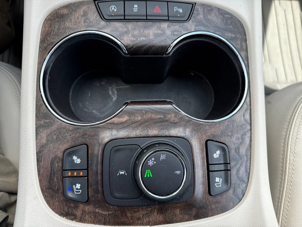 Used 2020 GMC Acadia Denali w/ Technology Package FWD image 17