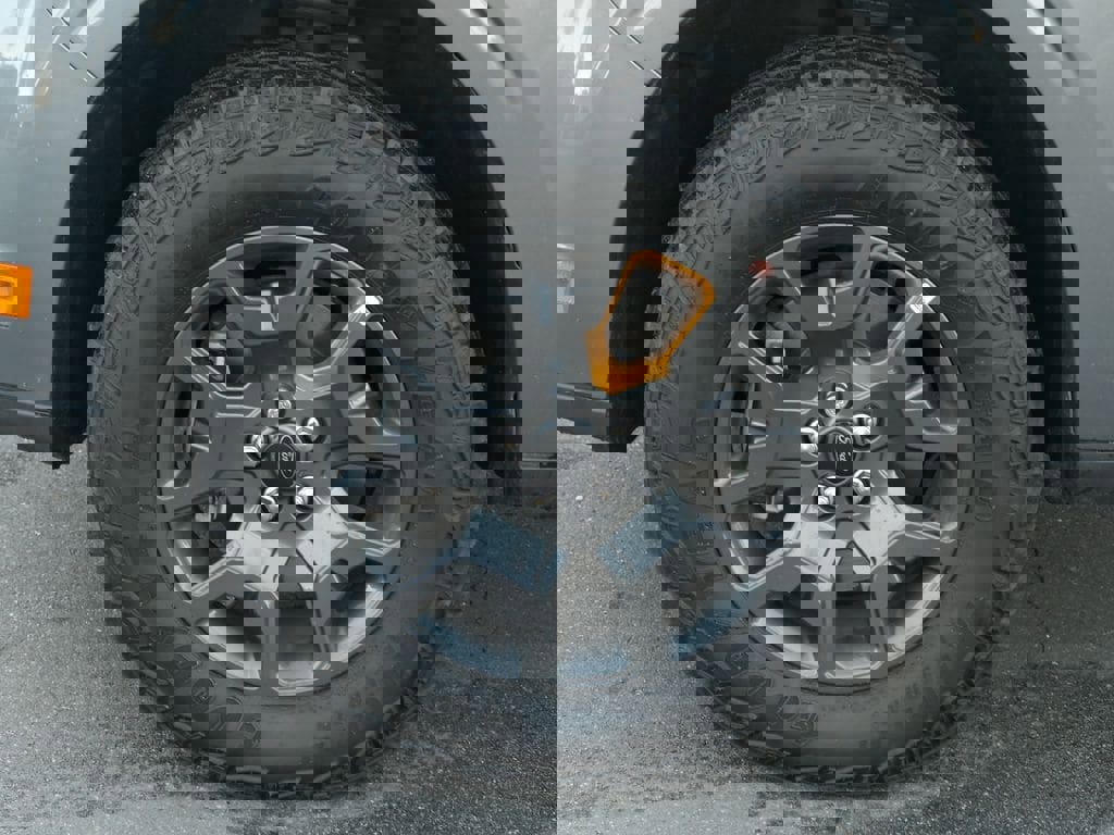 Used 2025 Ford Maverick Tremor image 12