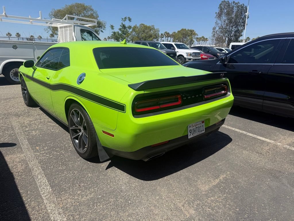 Used 2015 Dodge Challenger R/T Scat Pack w/ Driver Convenience Group RWD image 4