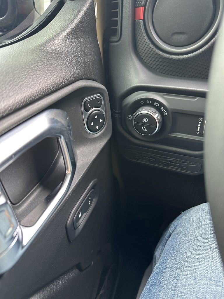 Used 2025 Jeep Gladiator Rubicon w/ Convenience Group image 26