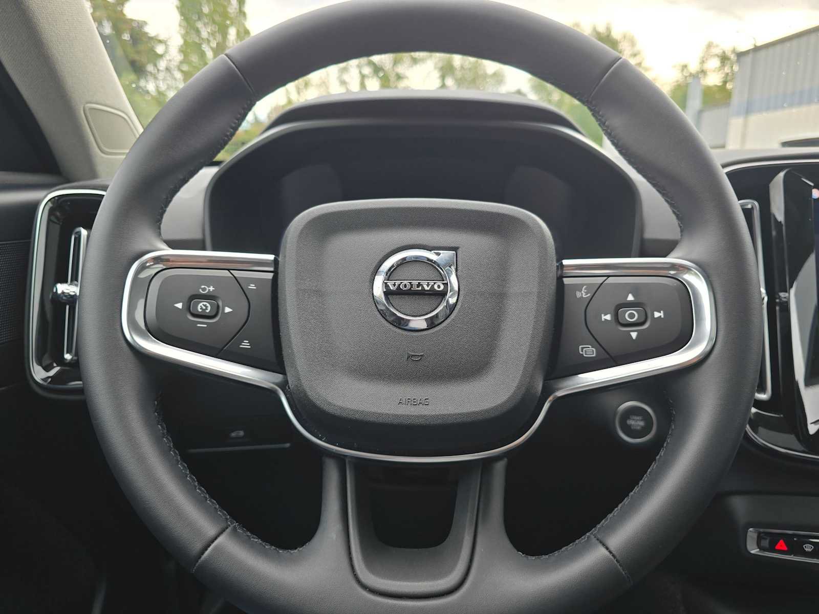 Used 2026 Volvo XC40 B5 Plus w/ Protection Package Premier AWD/4WD image 24