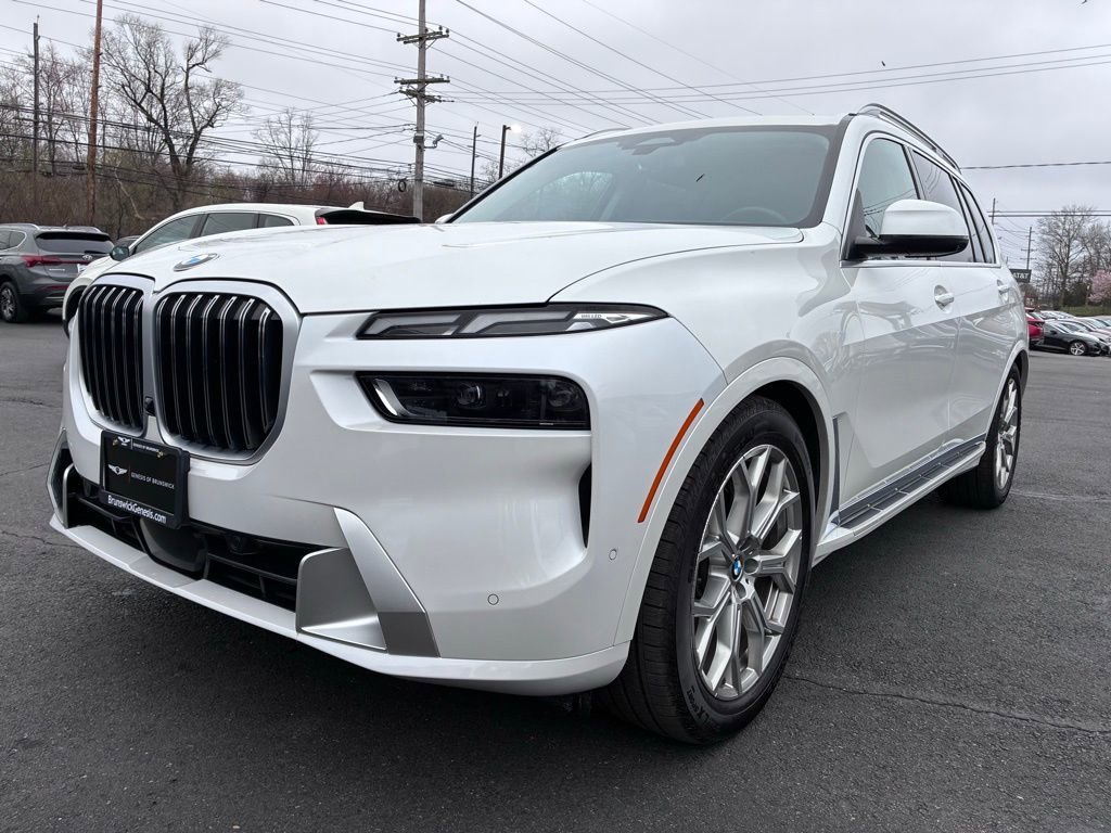 Used 2024 BMW X7 xDrive40i w/ Premium Package AWD/4WD image 3