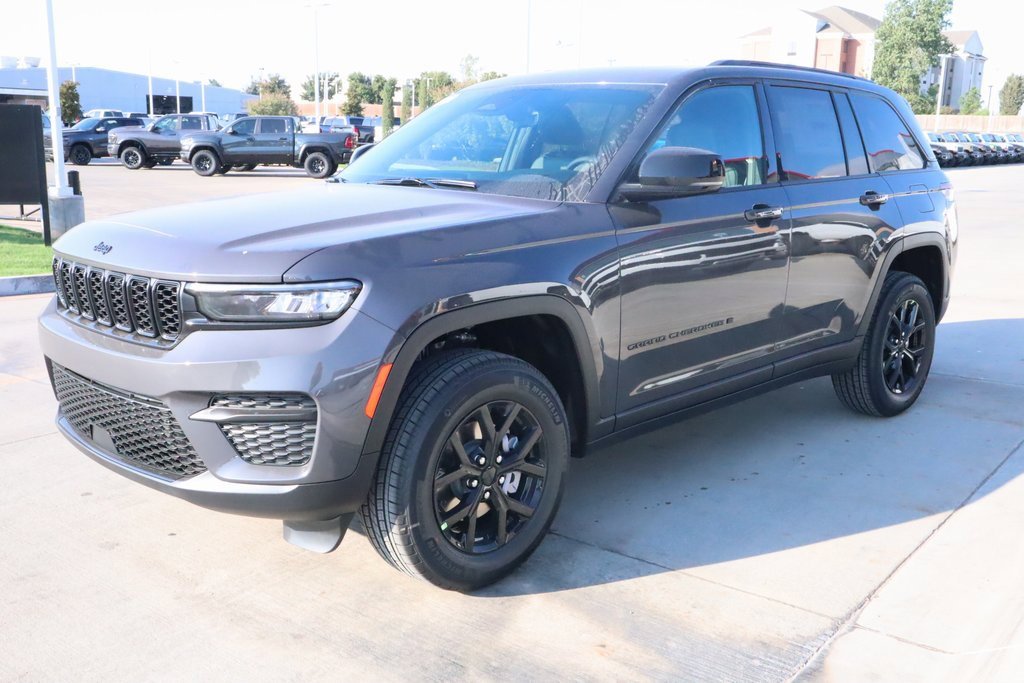 New 2025 Jeep Grand Cherokee Altitude image 10