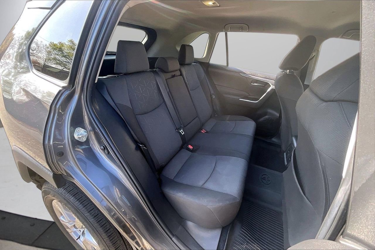 Used 2022 Toyota RAV4 XLE image 24