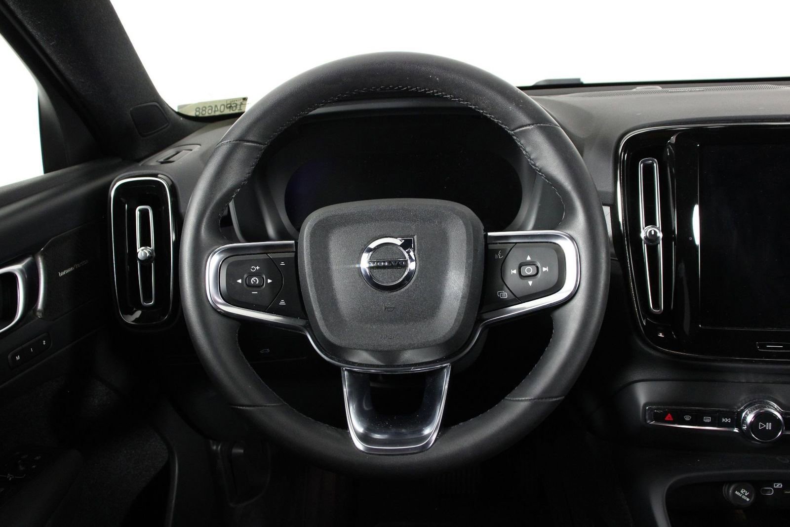 Used 2023 Volvo XC40 Recharge Ultimate AWD/4WD image 8