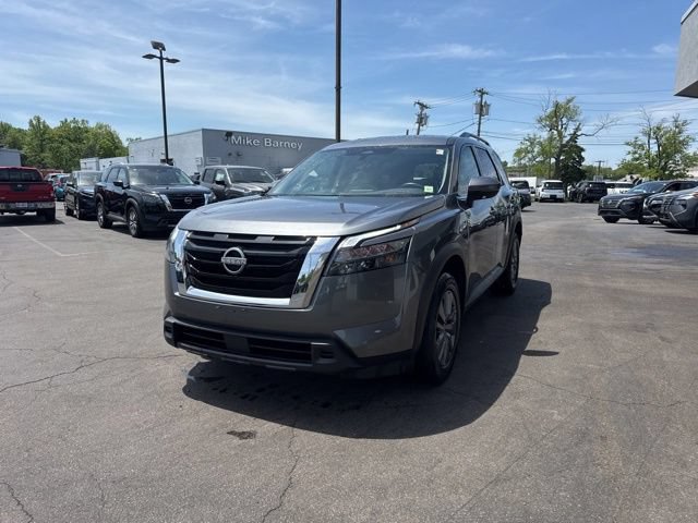 Used 2025 Nissan Pathfinder SV AWD/4WD image 5
