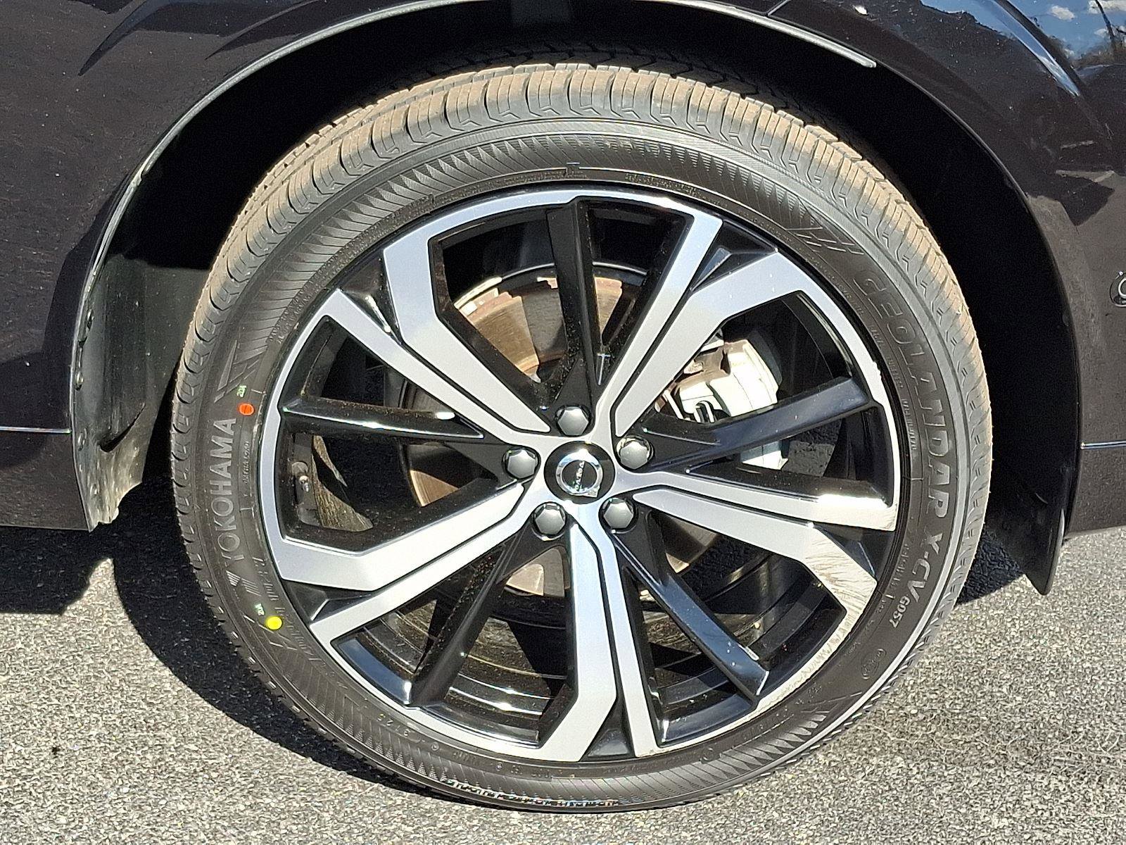 Certified 2024 Volvo XC60 B5 Ultimate w/ Protection Package Premier AWD/4WD image 8