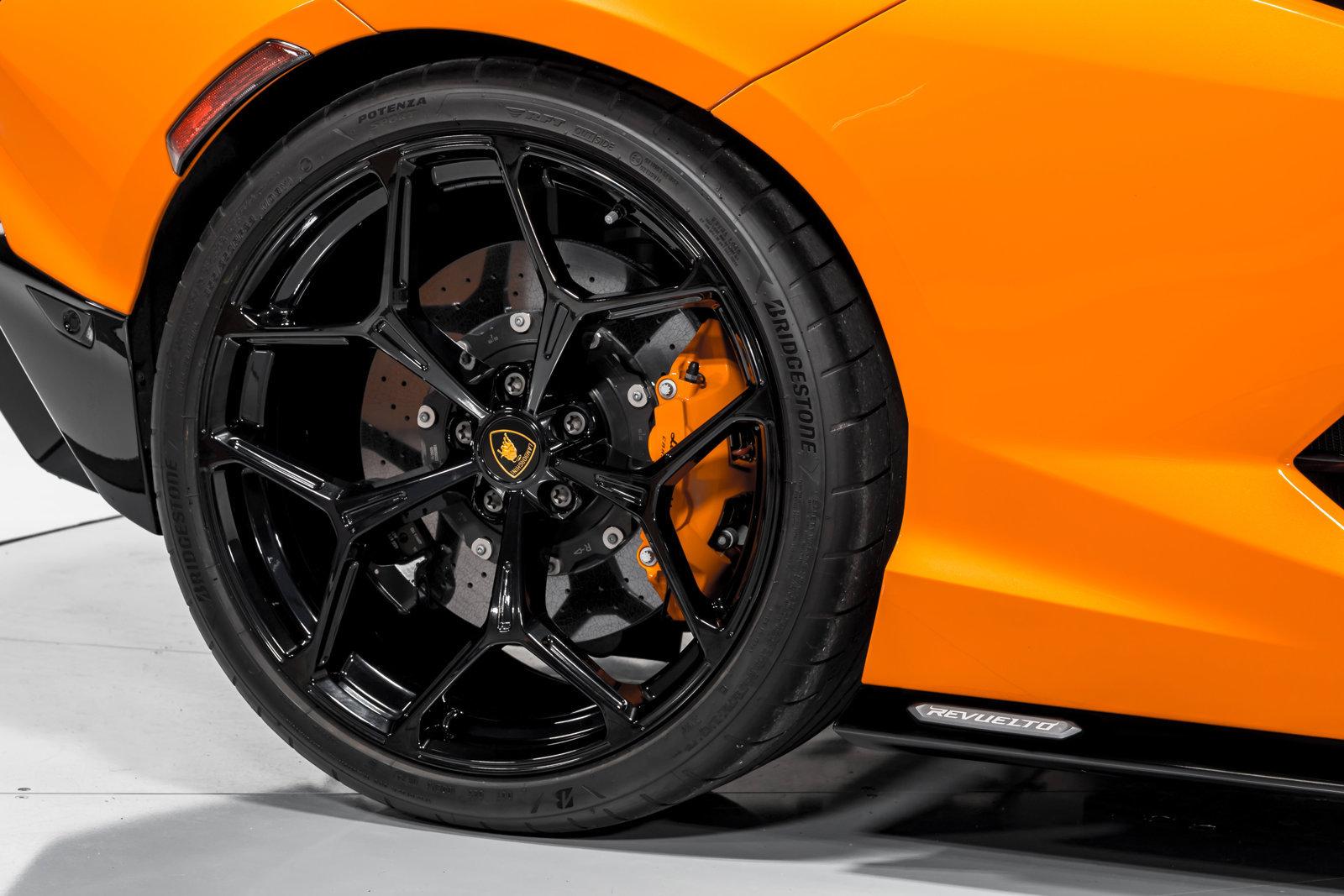 Used 2025 Lamborghini Revuelto AWD/4WD image 46