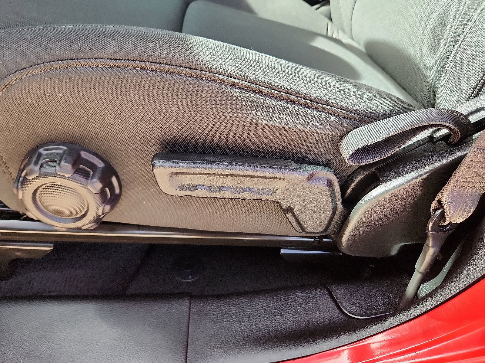 Used 2020 Jeep Wrangler Unlimited Sahara image 11