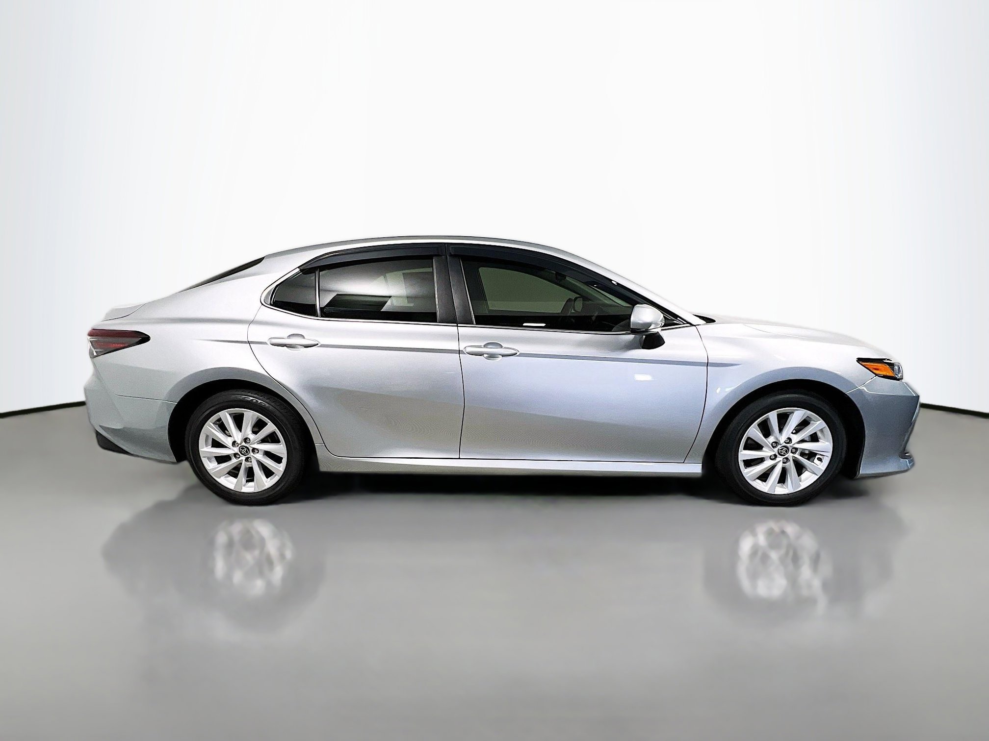 Used 2023 Toyota Camry LE image 3