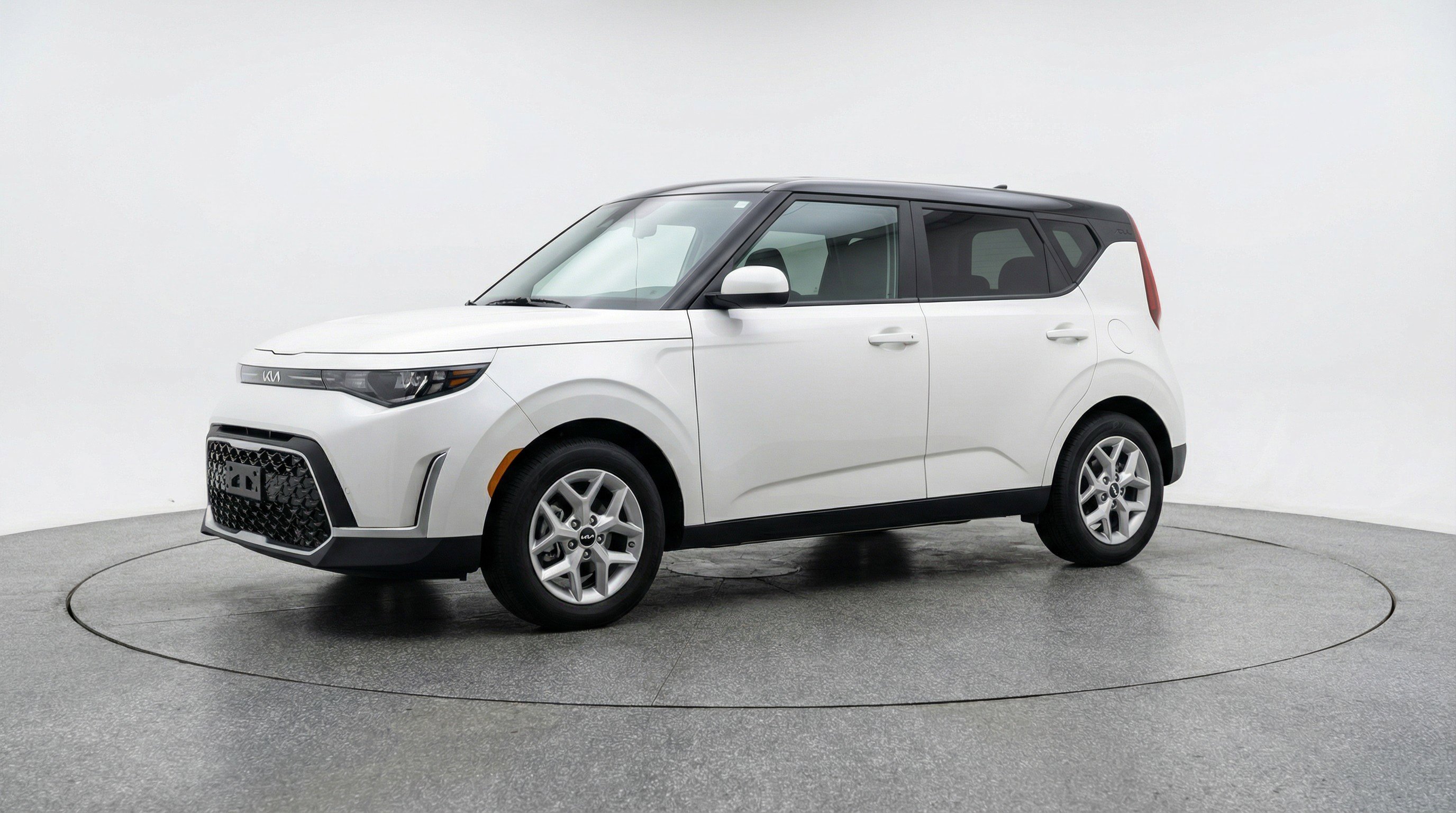 Used 2025 Kia Soul LX w/ LX Technology Package FWD image 3