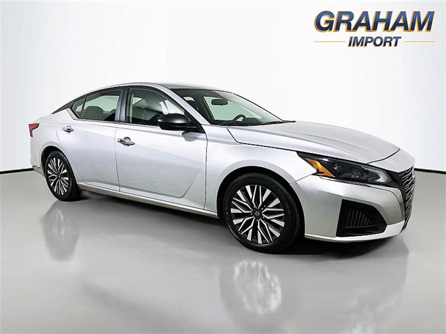 Used 2024 Nissan Altima 2.5 SV image 1