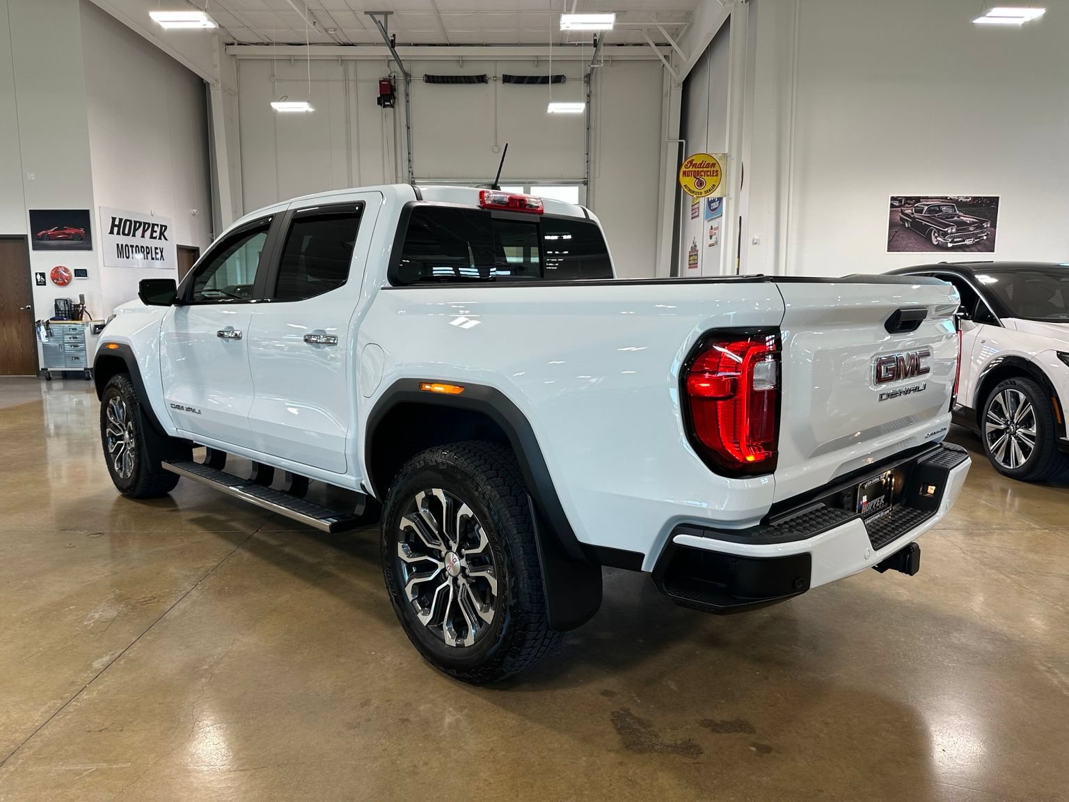 Used 2024 GMC Canyon Denali AWD/4WD image 6