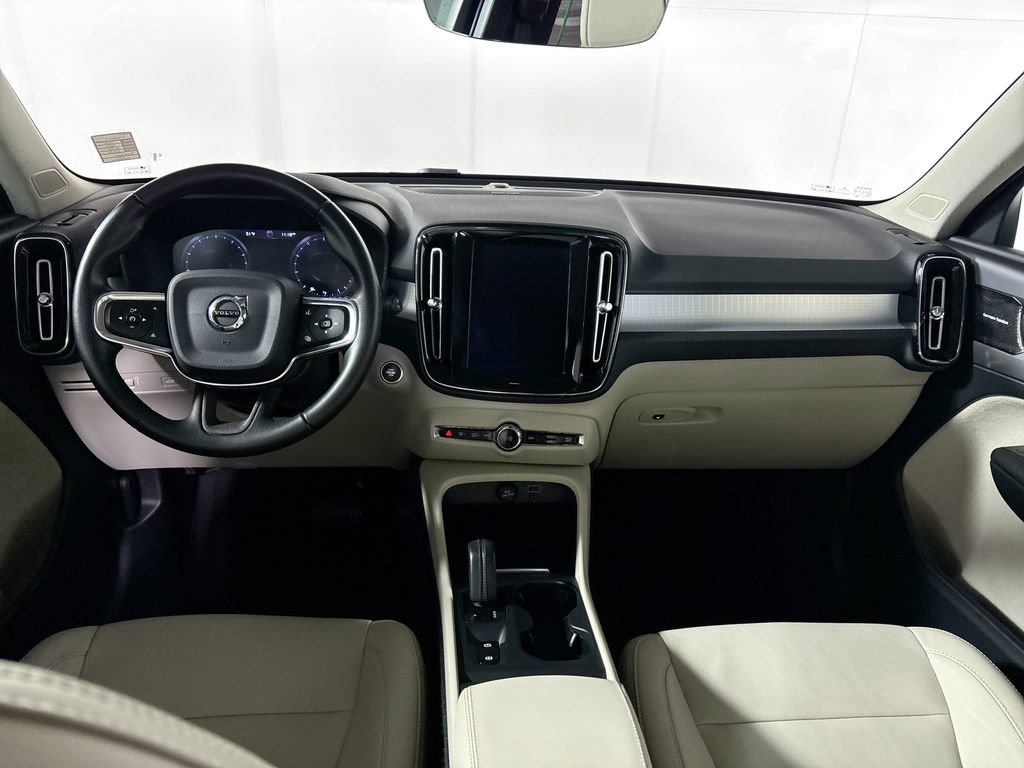 Used 2019 Volvo XC40 T5 Momentum image 12