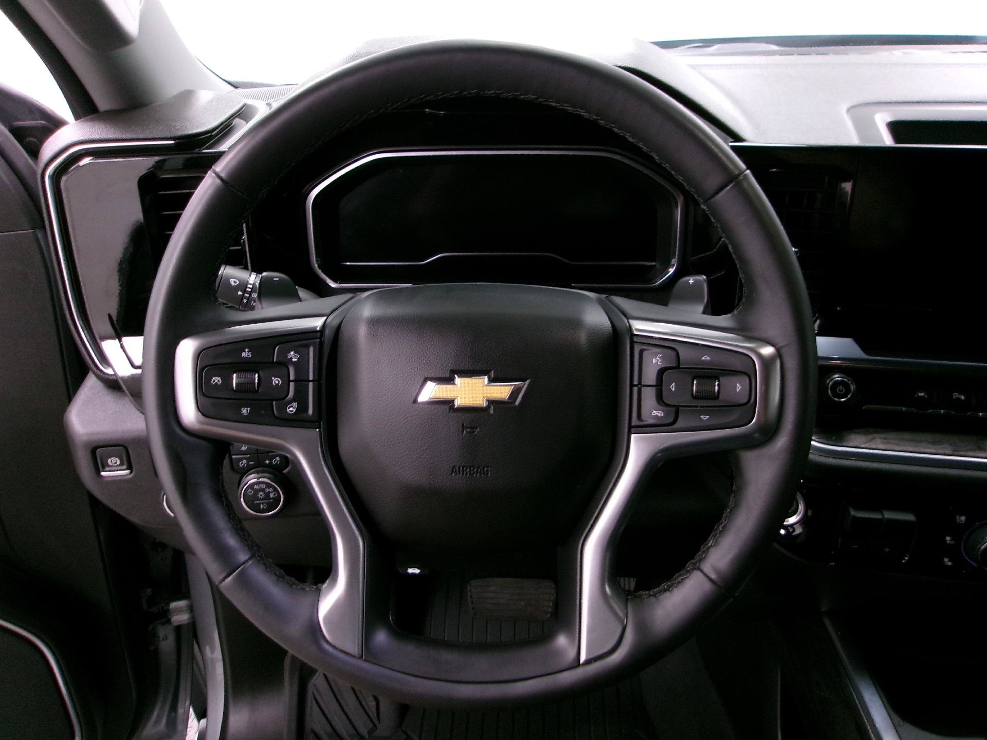 Used 2024 Chevrolet Silverado 1500 LTZ AWD/4WD image 6