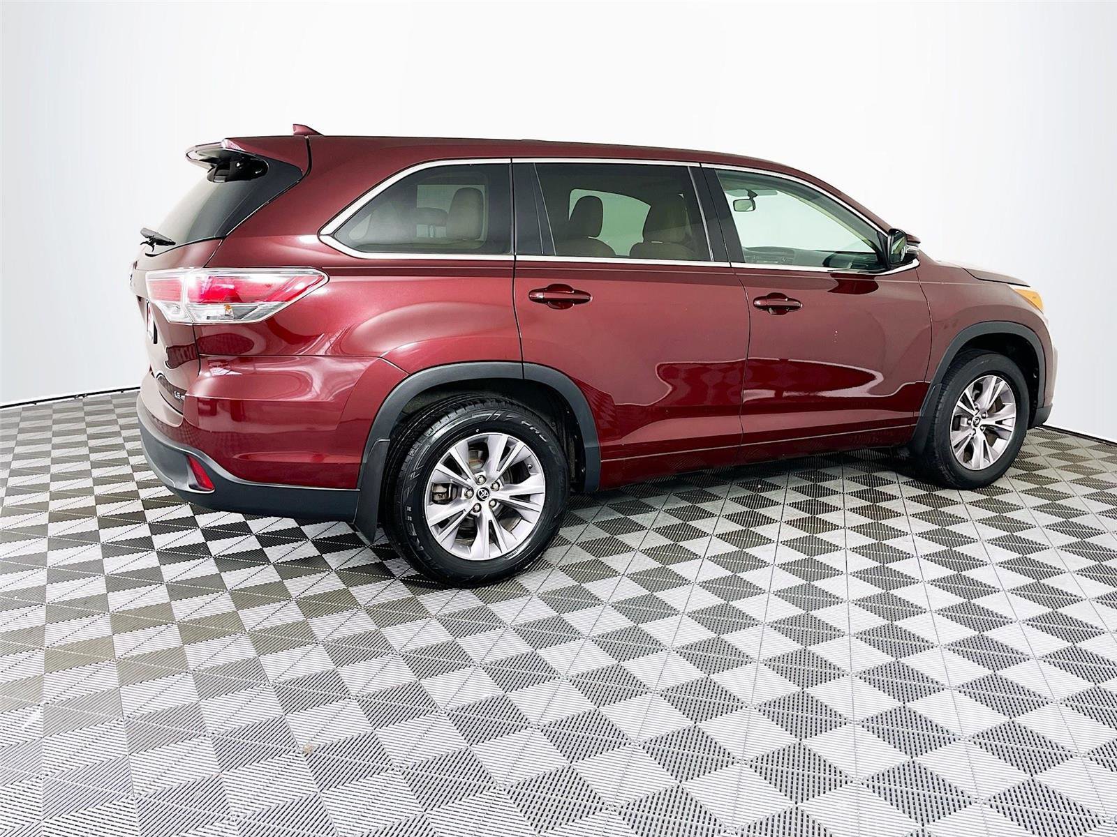 Used 2016 Toyota Highlander Plus image 10