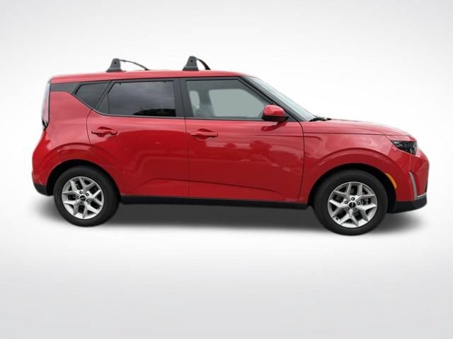 Used 2023 Kia Soul LX w/ LX Technology Package FWD image 2