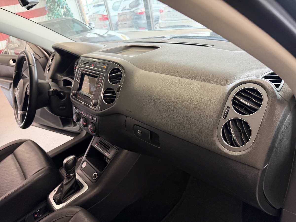 Used 2016 Volkswagen Tiguan S FWD image 13
