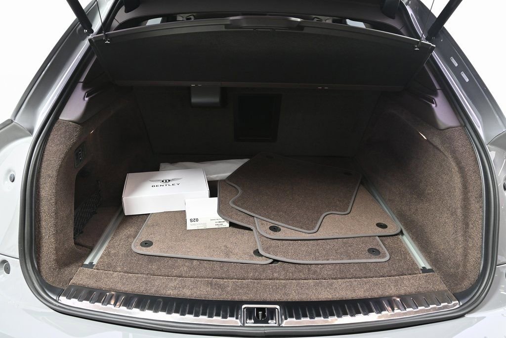 Used 2024 Bentley Bentayga Extended Wheelbase AWD/4WD image 19