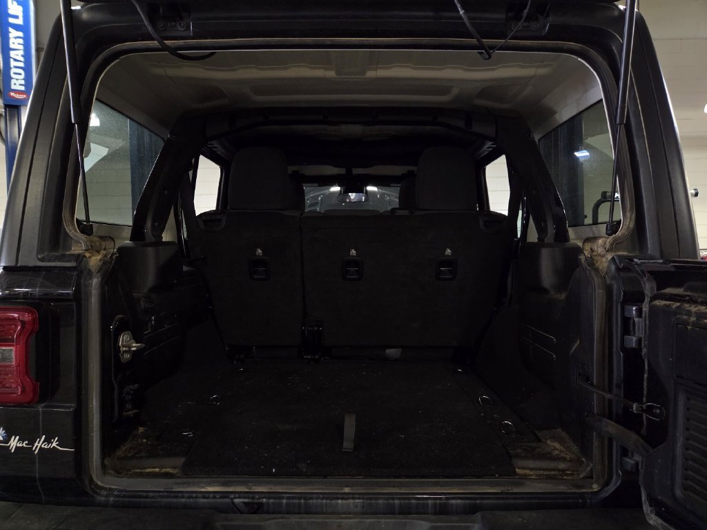 Used 2024 Jeep Wrangler Unlimited Rubicon AWD/4WD image 2