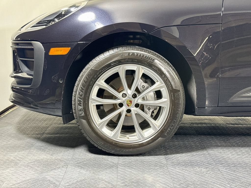 Certified 2024 Porsche Macan AWD/4WD image 29