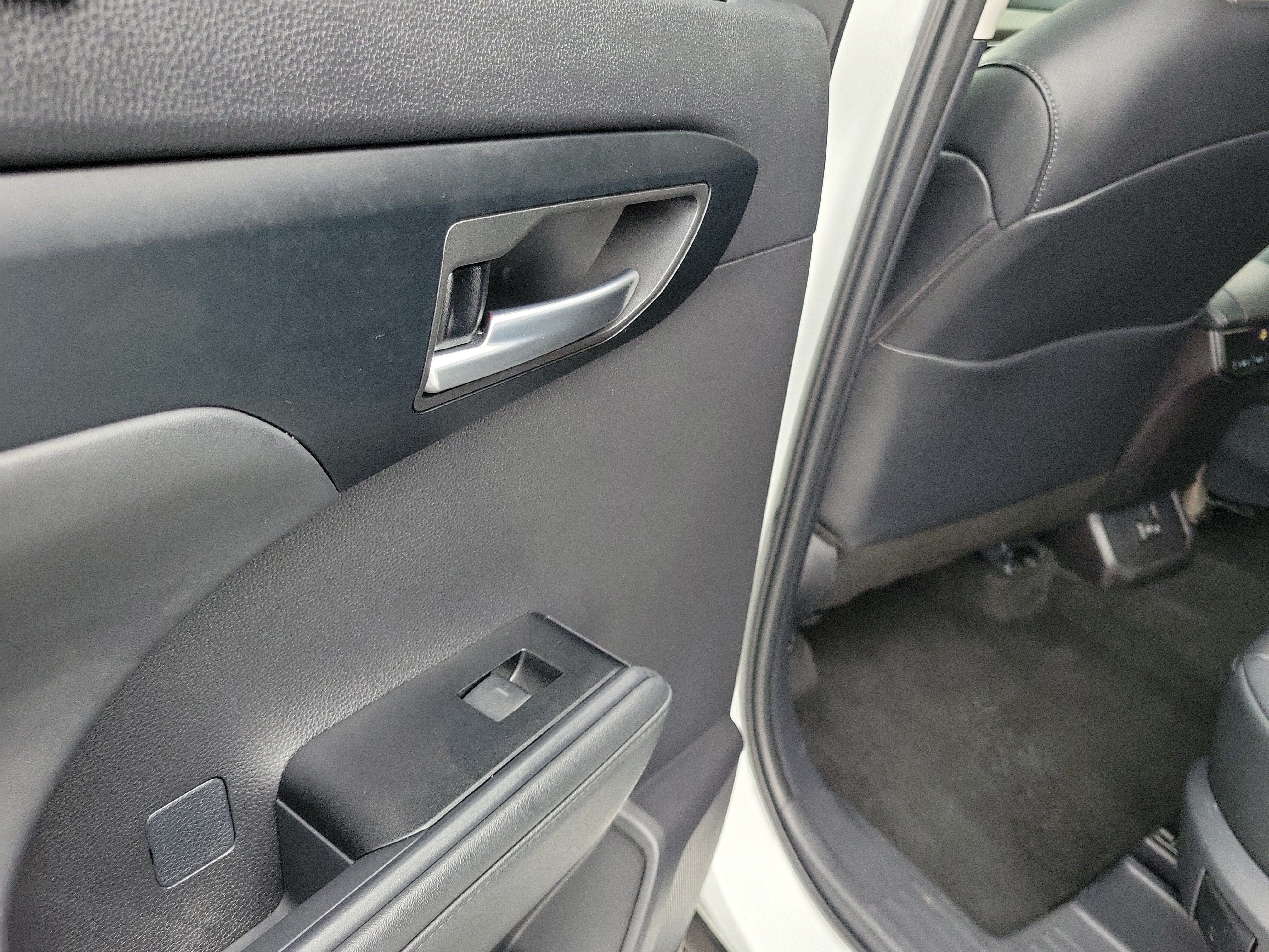 Used 2026 Toyota Highlander XLE AWD/4WD image 13