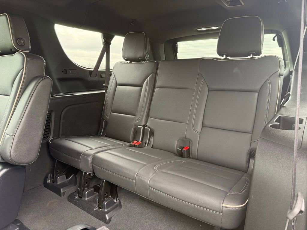 Used 2025 Chevrolet Suburban Premier image 14