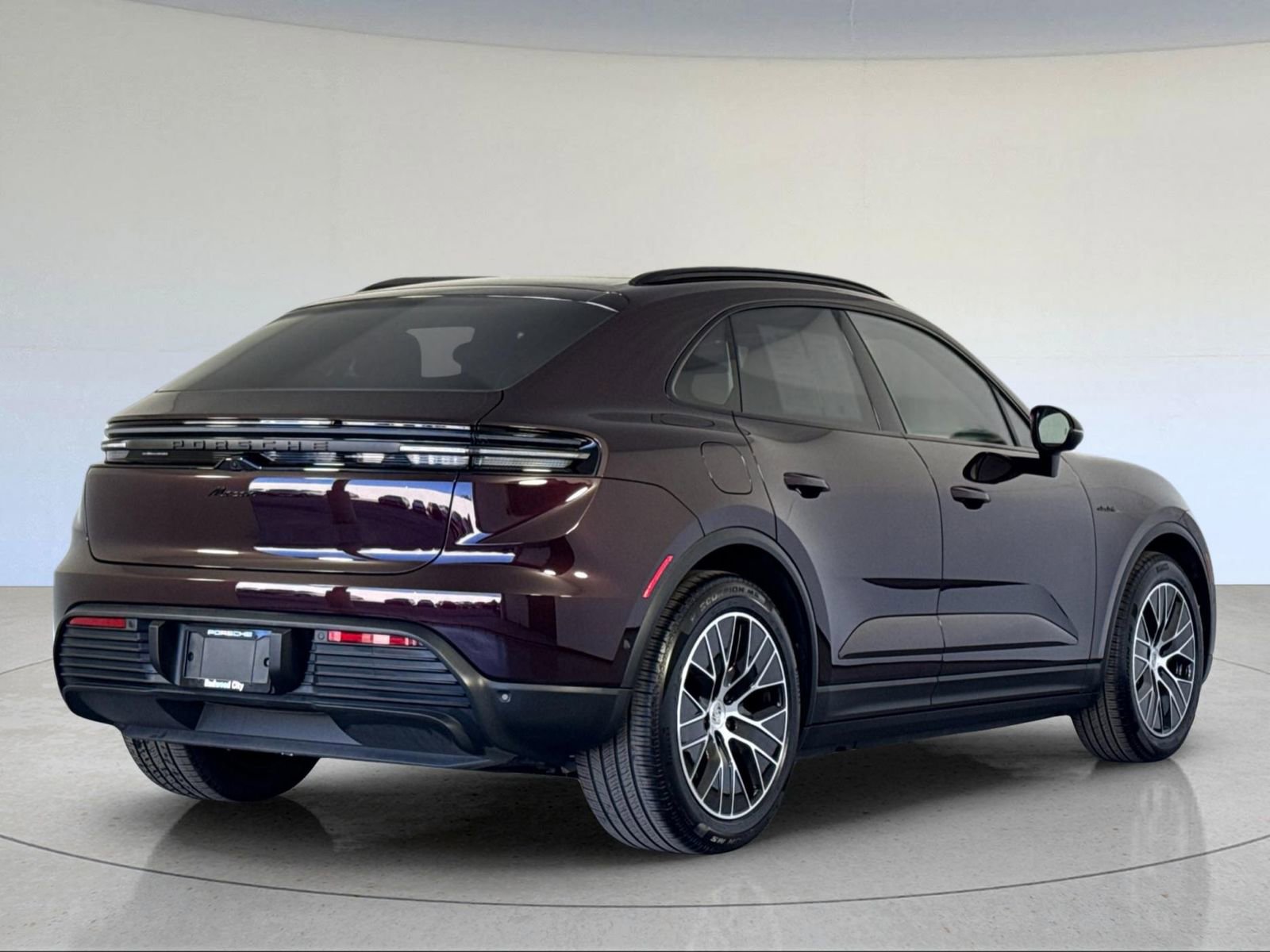 Used 2025 Porsche Macan Electric image 8