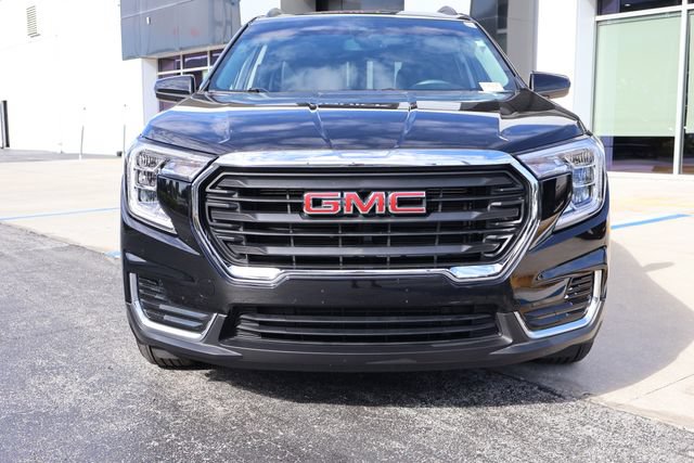 Used 2022 GMC Terrain SLE w/ Driver Convenience Package FWD image 2