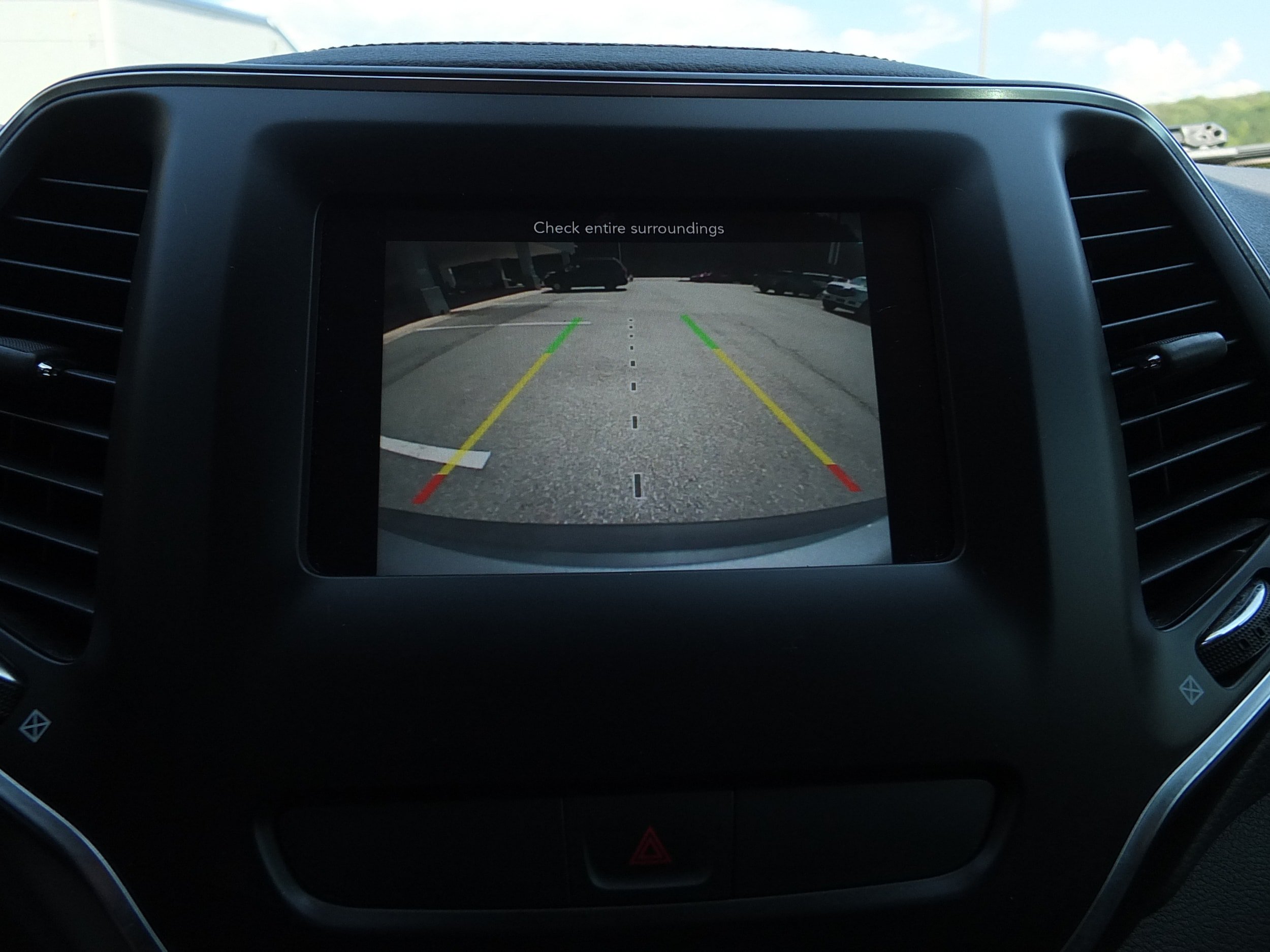 Used 2019 Jeep Cherokee Latitude w/ Popular Appearance Group FWD image 25
