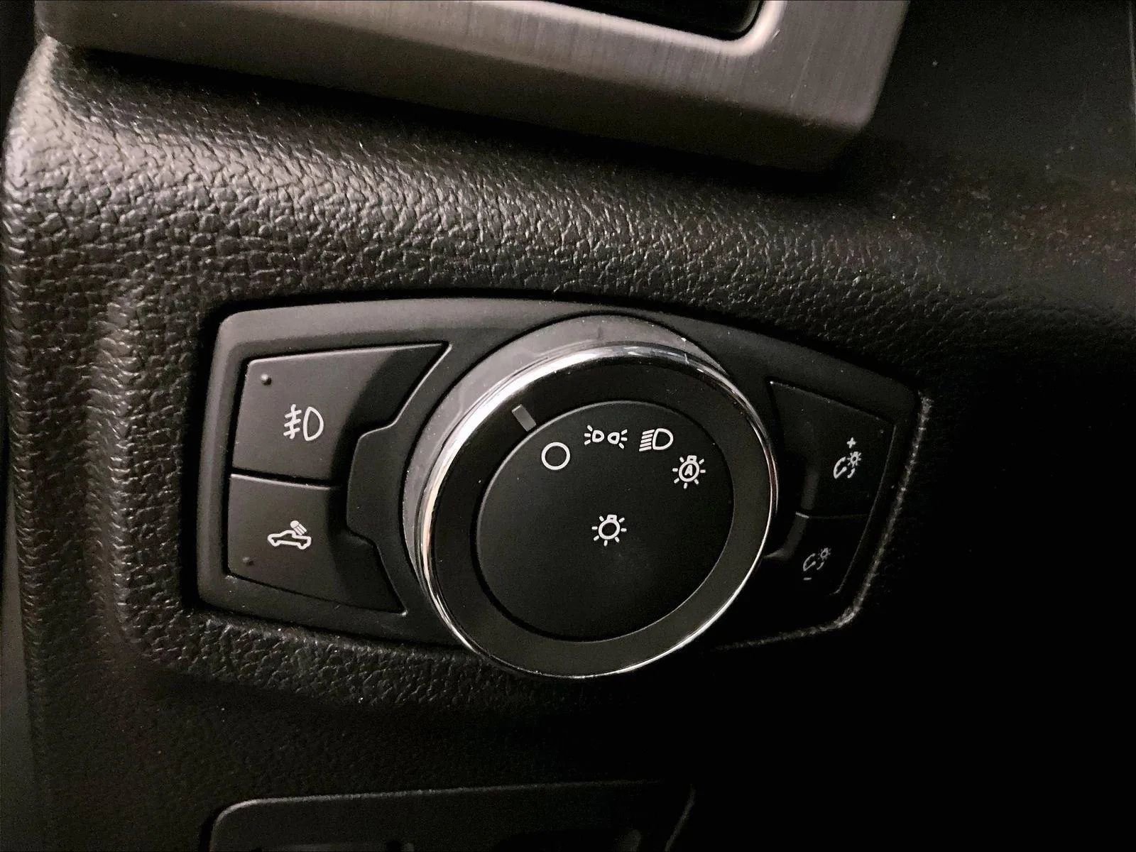 Certified 2019 Ford F150 Platinum w/ Equipment Group 701A Luxury image 30