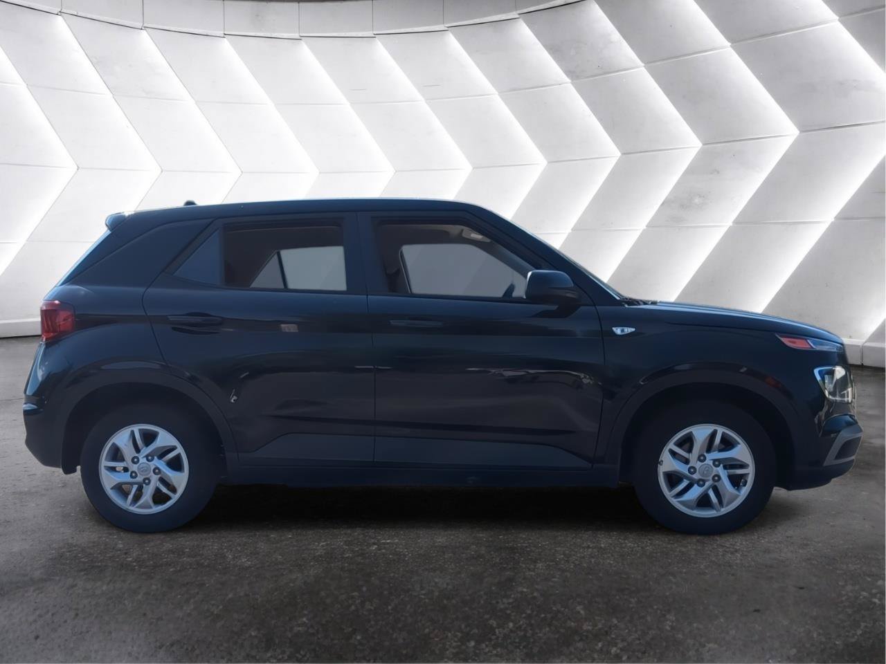 Used 2021 Hyundai Venue SE FWD image 21
