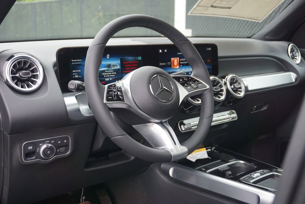 New 2025 Mercedes-Benz GLB 250 4MATIC image 10