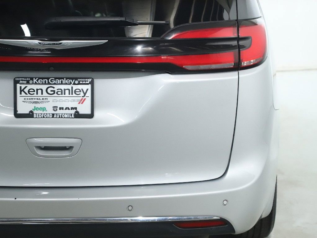 Used 2023 Chrysler Pacifica Touring-L FWD image 41