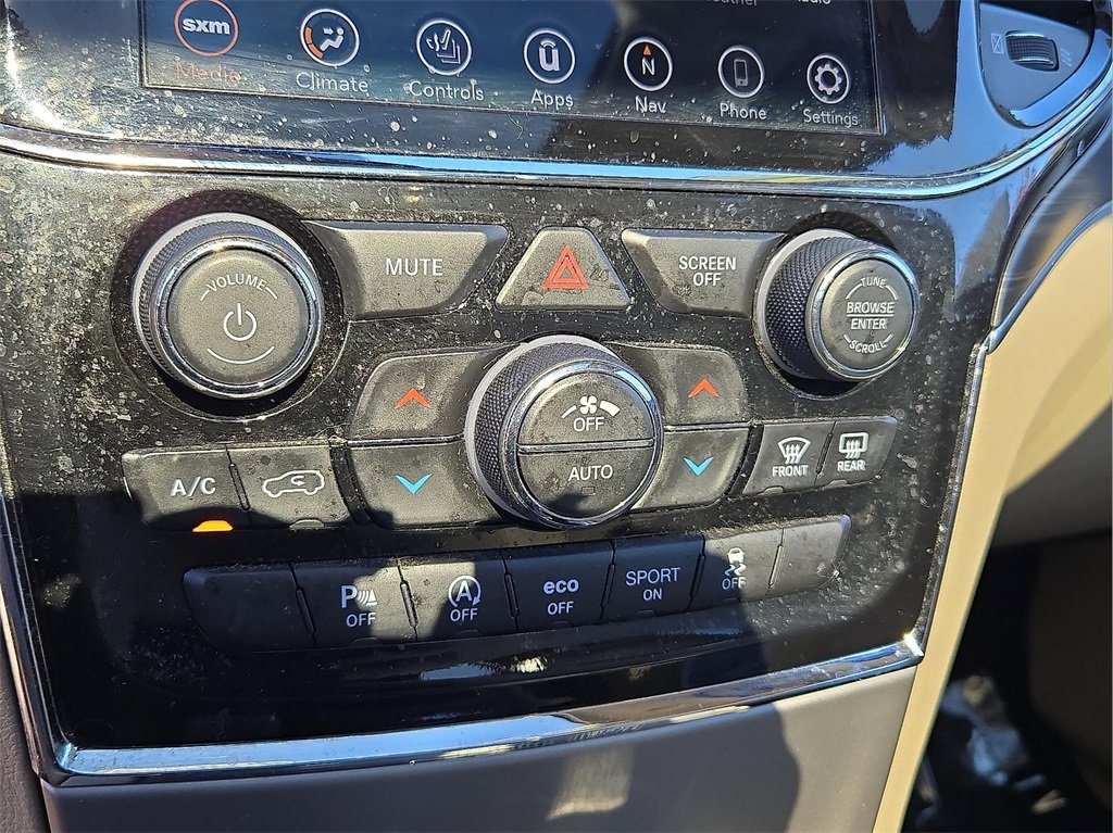 Used 2021 Jeep Grand Cherokee Limited w/ Luxury Group II image 17