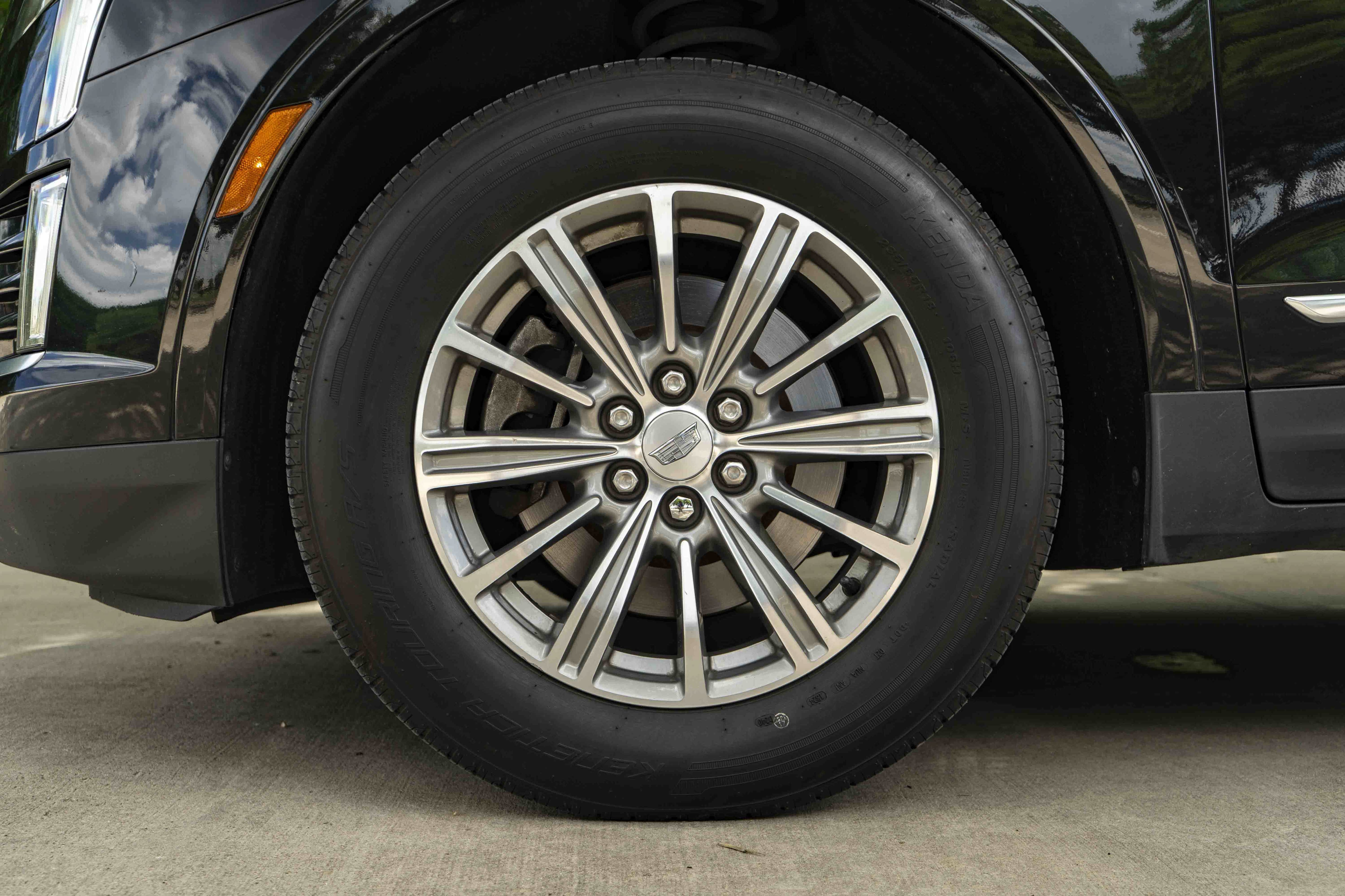 Used 2017 Cadillac XT5 Luxury w/ Driver Awareness Package FWD image 14