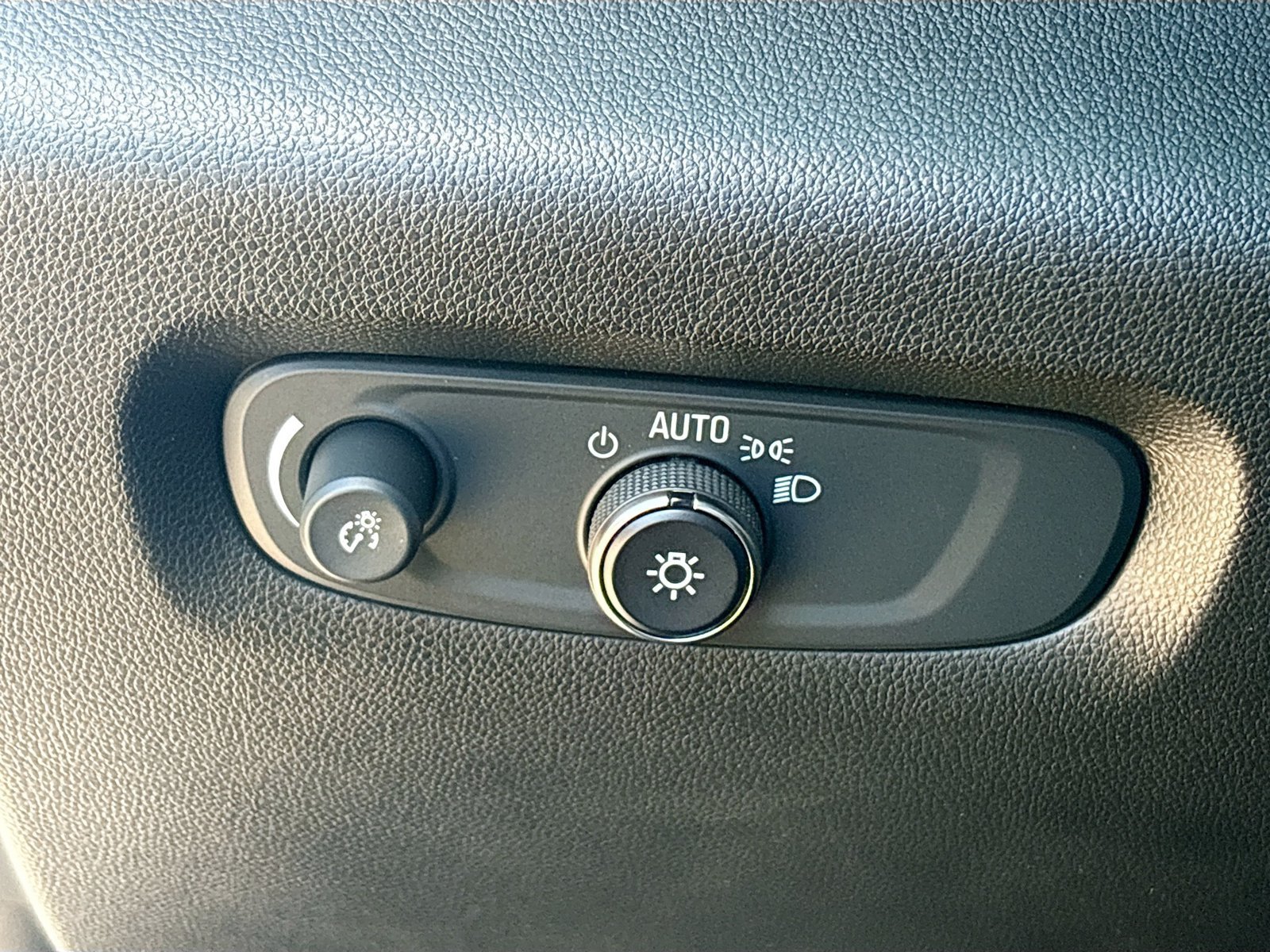 Used 2022 Chevrolet Traverse RS FWD image 10