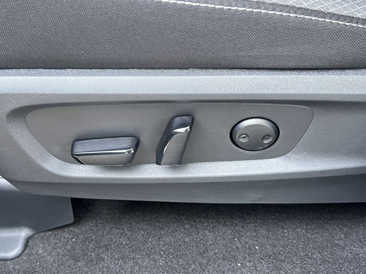 Certified 2026 Nissan Pathfinder SV FWD image 8
