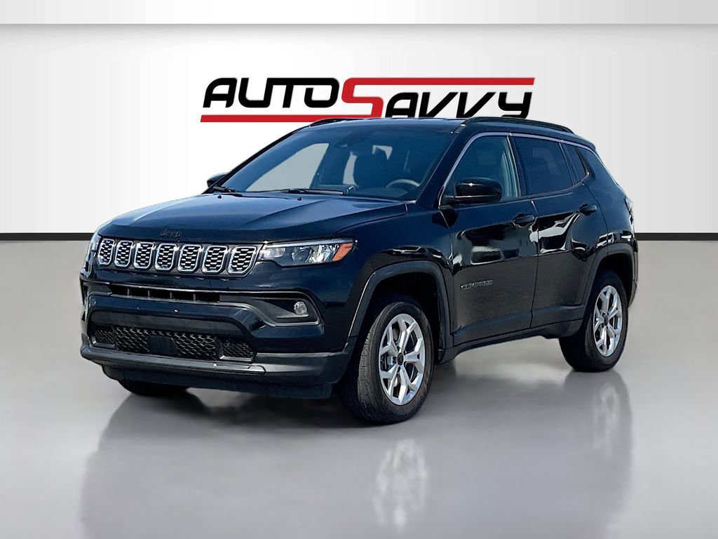 Used 2025 Jeep Compass Latitude AWD/4WD image 3