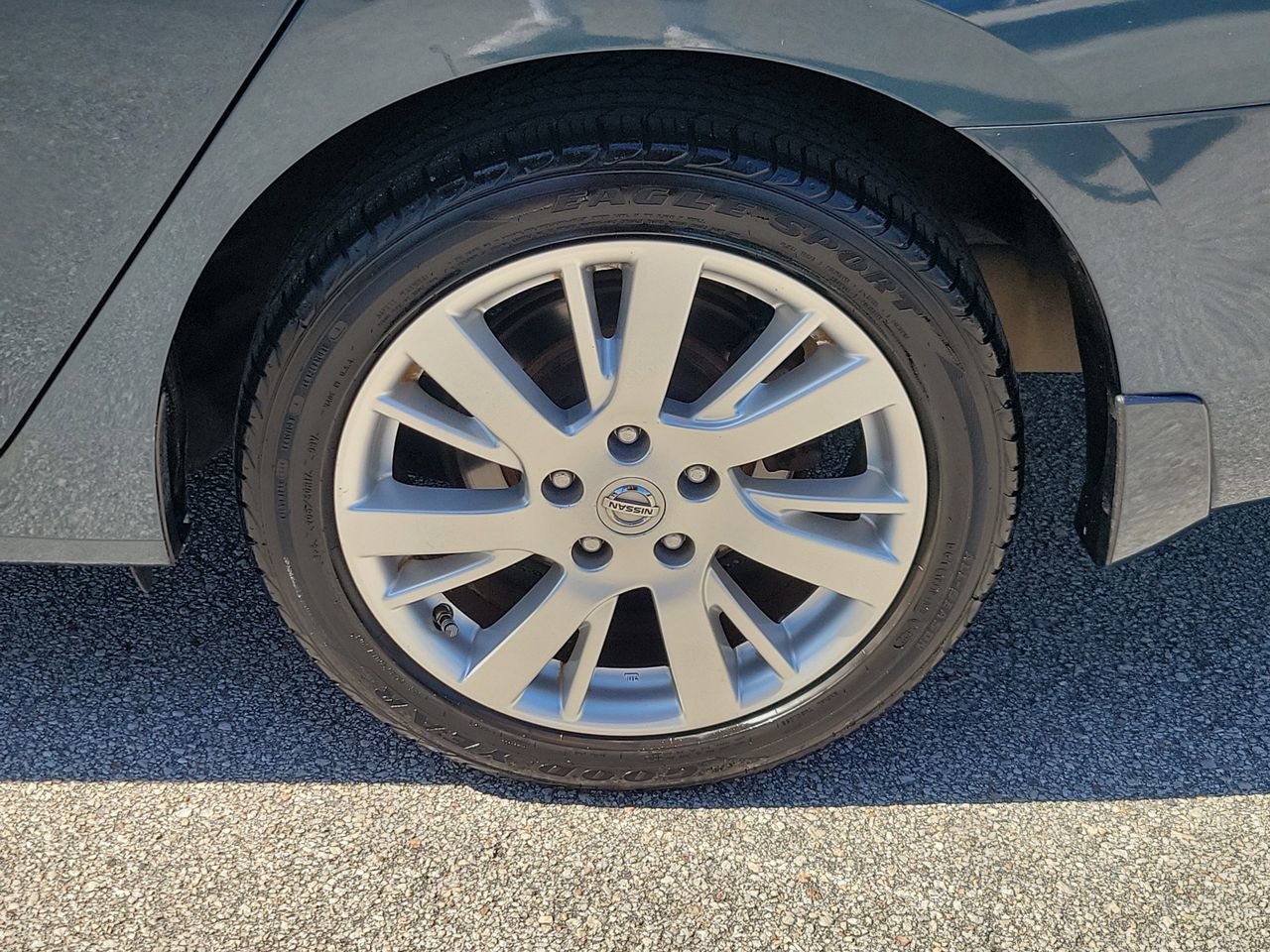 Used 2015 Nissan Sentra SL w/ Navigation Package FWD image 5
