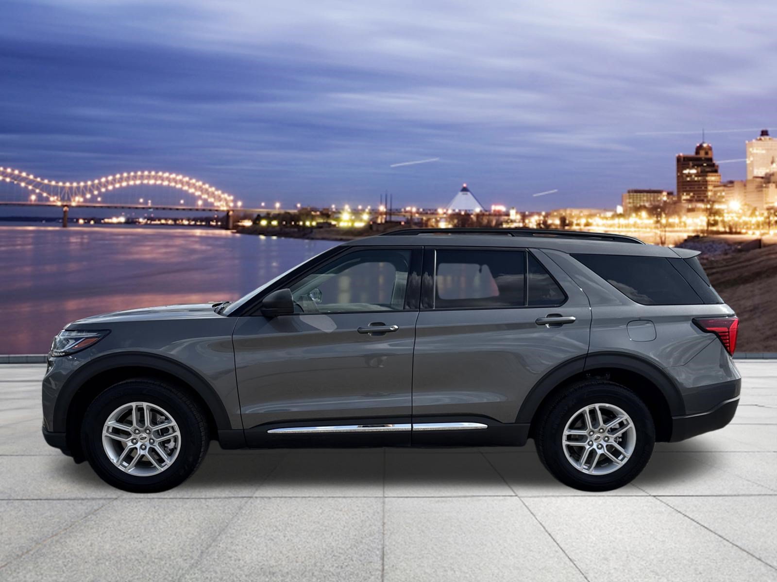Used 2025 Ford Explorer Active AWD/4WD image 2