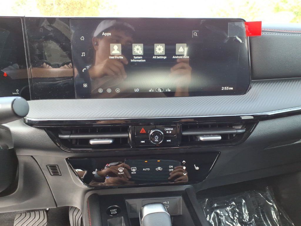 New 2027 Nissan Kicks SR w/ Cold Weather Package FWD image 29