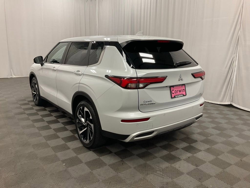 Used 2024 Mitsubishi Outlander SE image 7